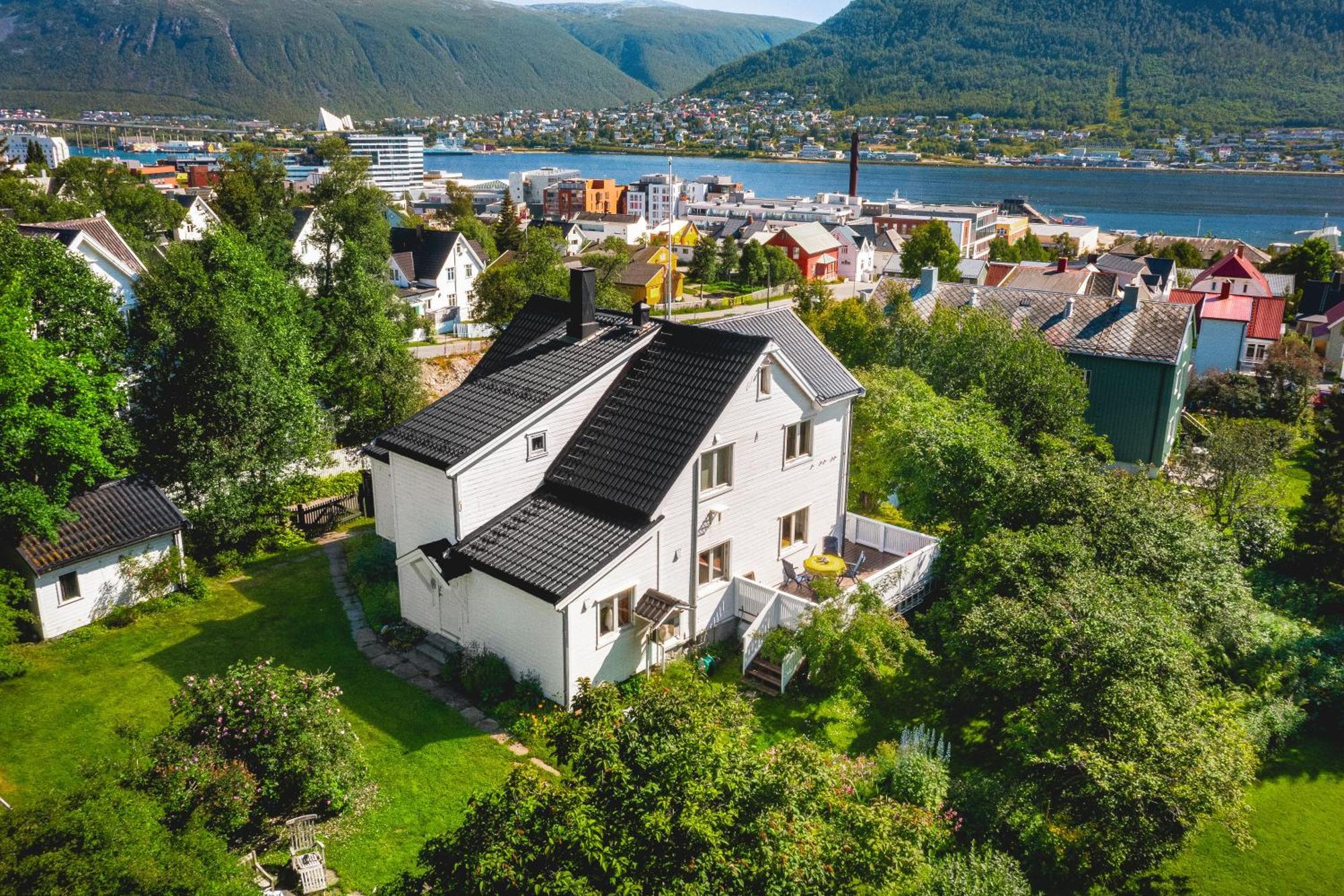 Historical Villa & Green Sanctuary In City Center Tromso Exterior photo