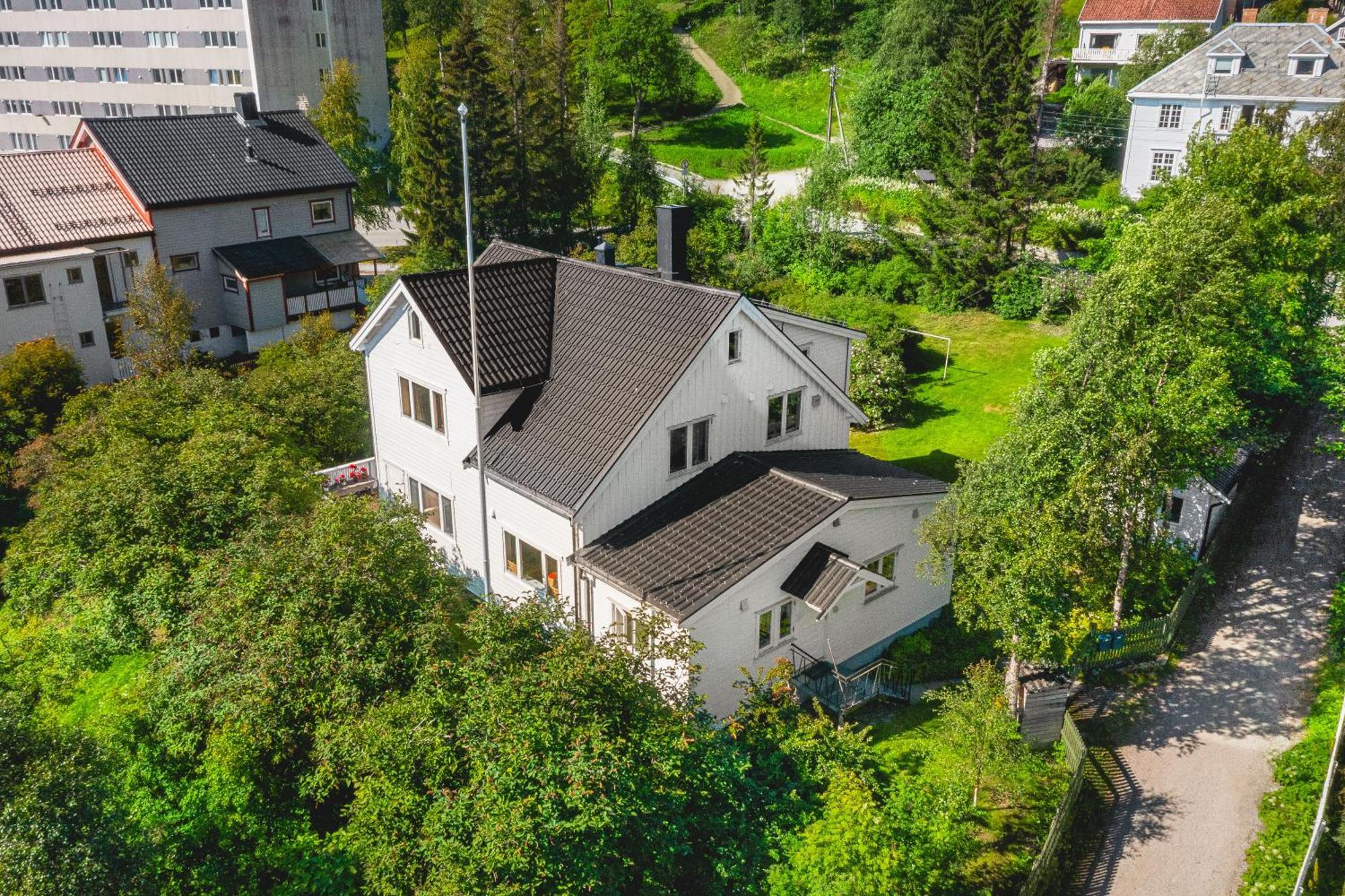 Historical Villa & Green Sanctuary In City Center Tromso Exterior photo