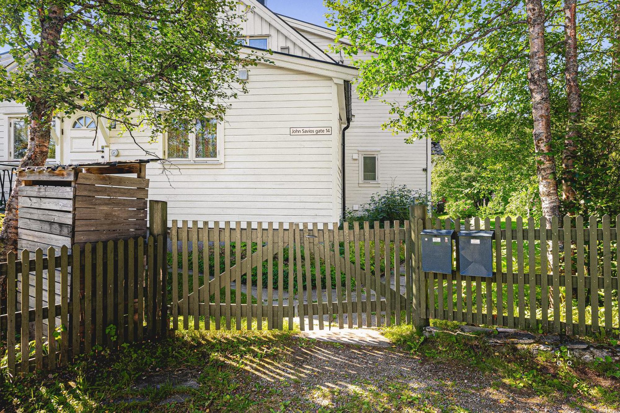Historical Villa & Green Sanctuary In City Center Tromso Exterior photo