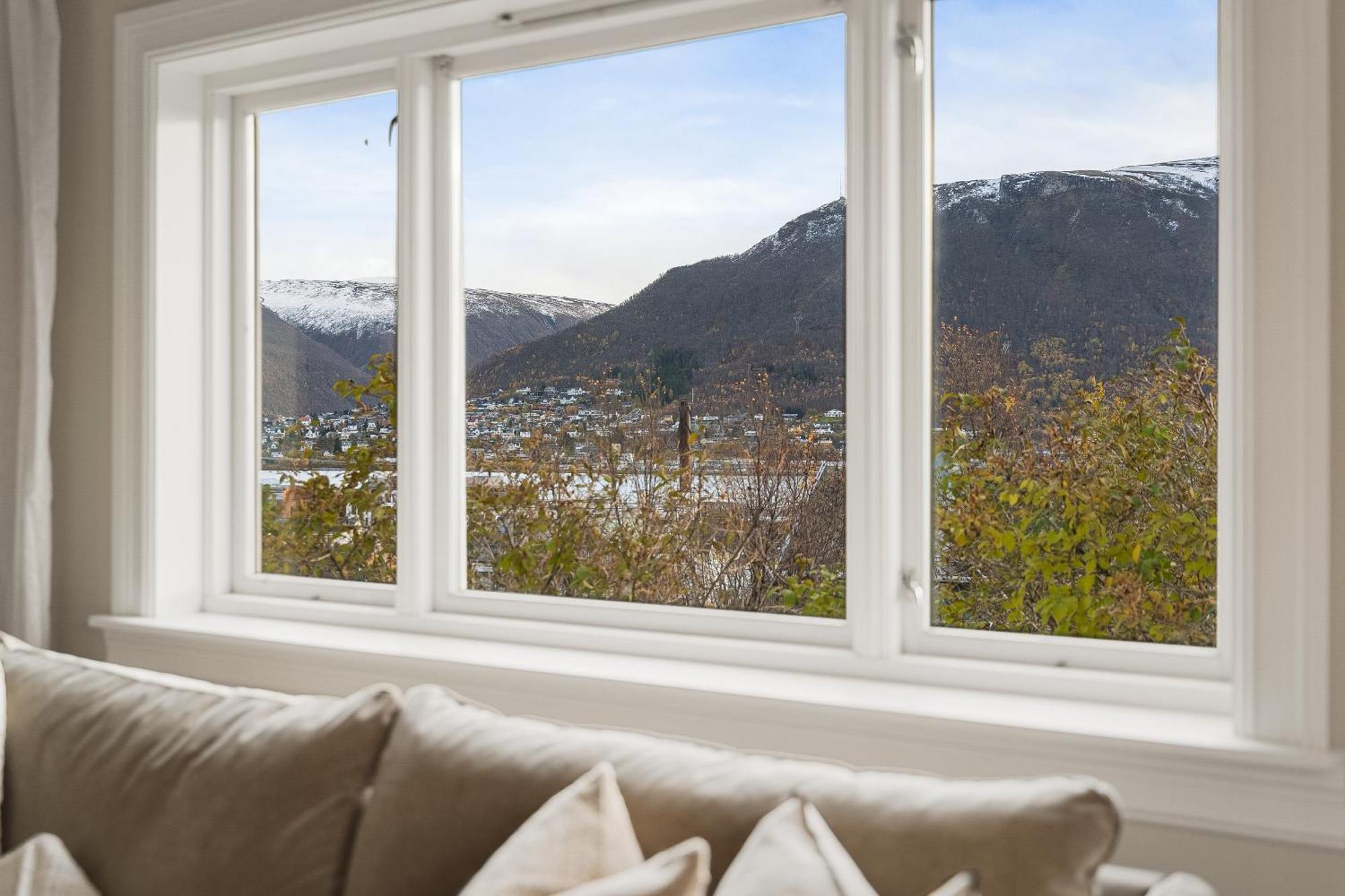 Historical Villa & Green Sanctuary In City Center Tromso Exterior photo