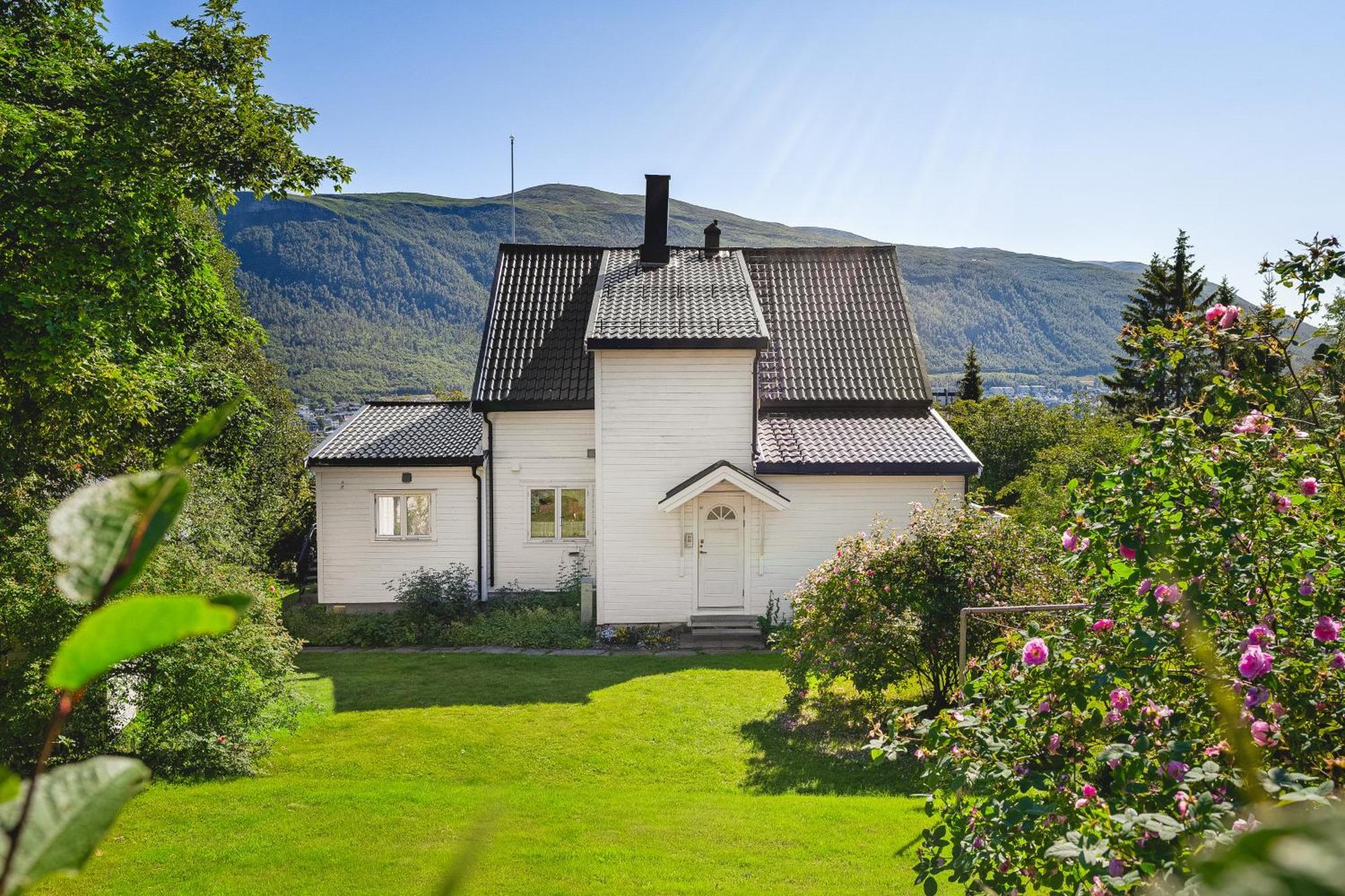 Historical Villa & Green Sanctuary In City Center Tromso Exterior photo